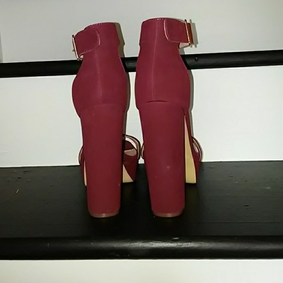 Platform heels - Picture 3 of 3